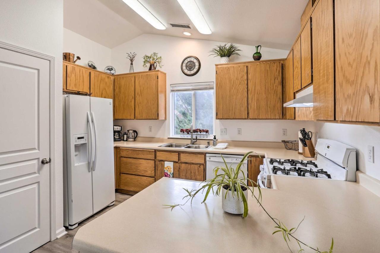 Mount Shasta Escape With Balcony About Walk To Dtwn Villa Eksteriør bilde