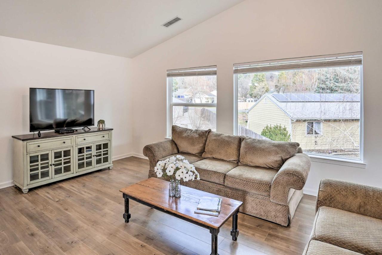 Mount Shasta Escape With Balcony About Walk To Dtwn Villa Eksteriør bilde